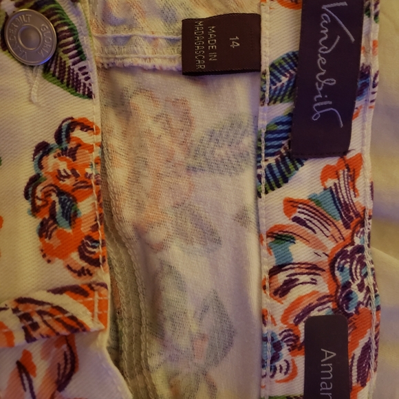 Floral denim shorts - Picture 3 of 3